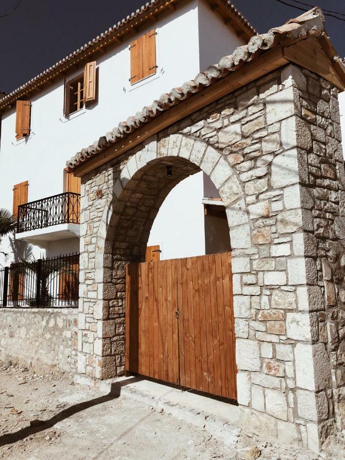 Old Town Hotel Dhërmi Dış mekan fotoğraf